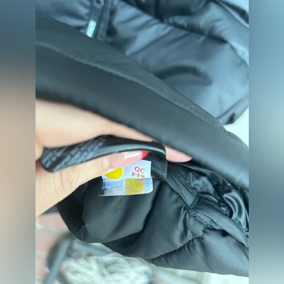 The North Face Synth II Insulated Jacket in Black - Picture 10 of 13